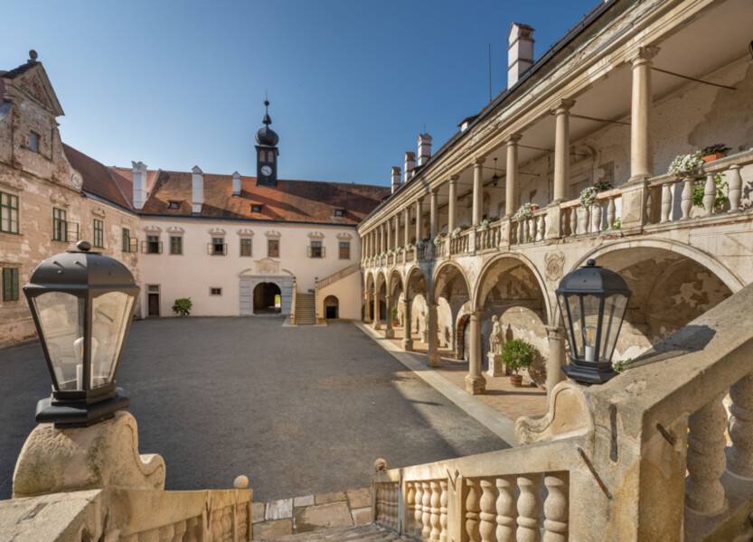 Státní zámek Uherčice