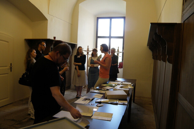 Preventivní péče o historické knihovní fondy - obalové materiály